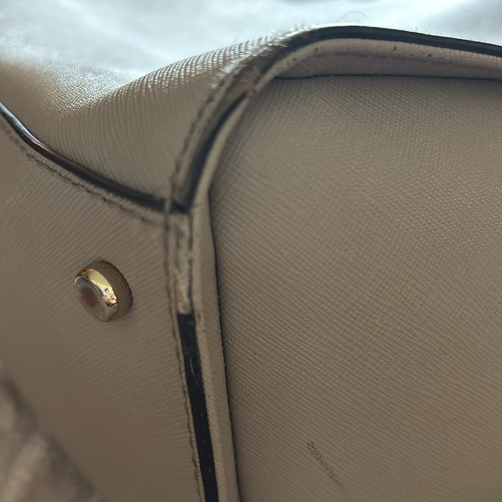 Kate Spade purse. This is a purse that can be rehabbed. - Picture 5 of 16